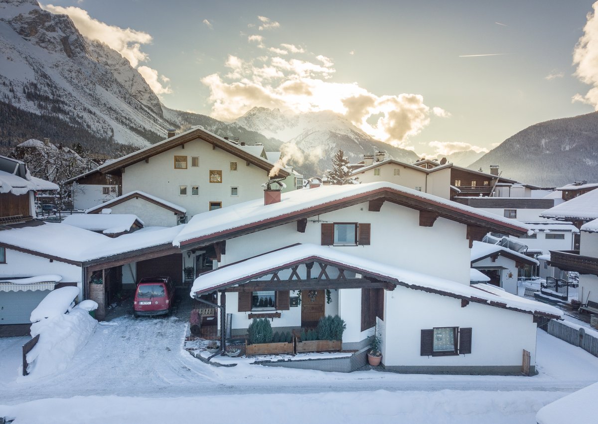 Gästehaus Pension Maria & Chalet Appartement Holzerstubn
