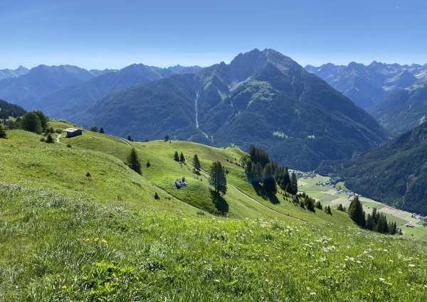 ausblick_joechelspitze_panoramaweg_c_ulses_829.jpg