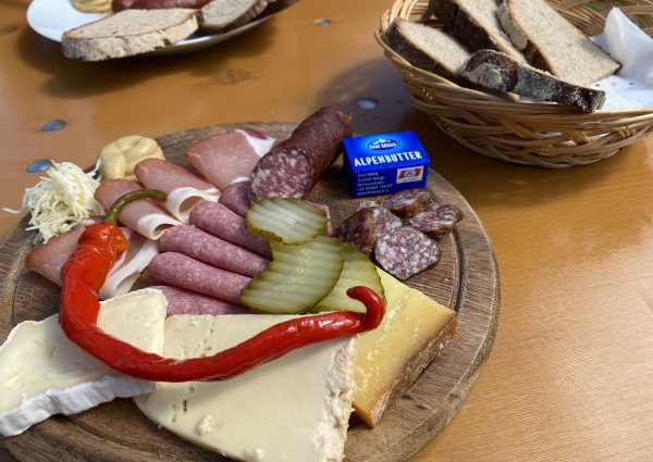brotzeit_baumgart_alm_bach_lechtal_3838.jpg